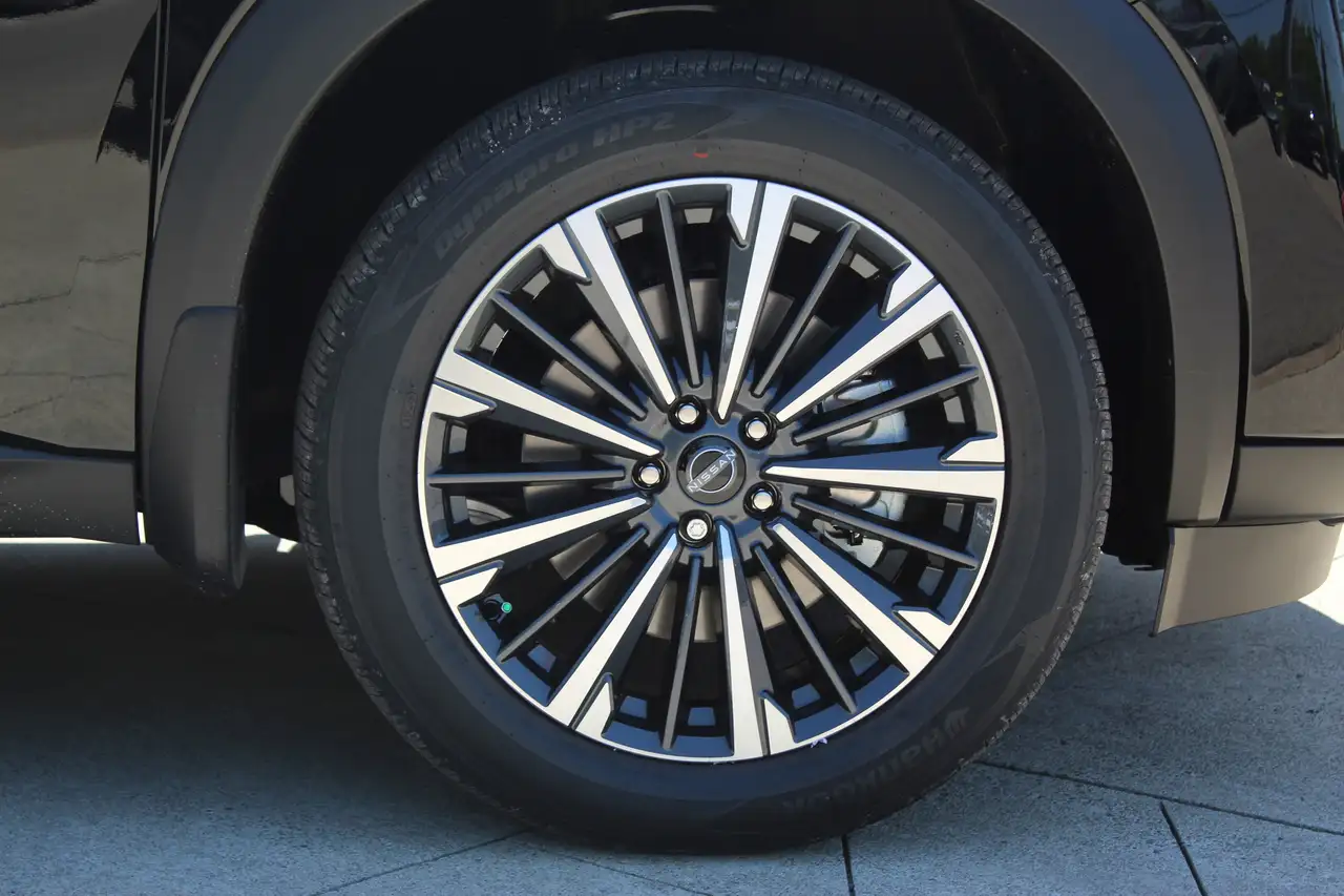 Nissan Pathfinder снимка Nissan Pathfinder