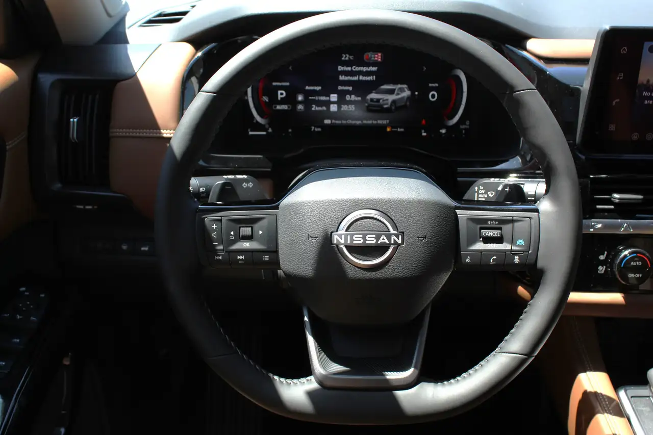 Nissan Pathfinder снимка Nissan Pathfinder