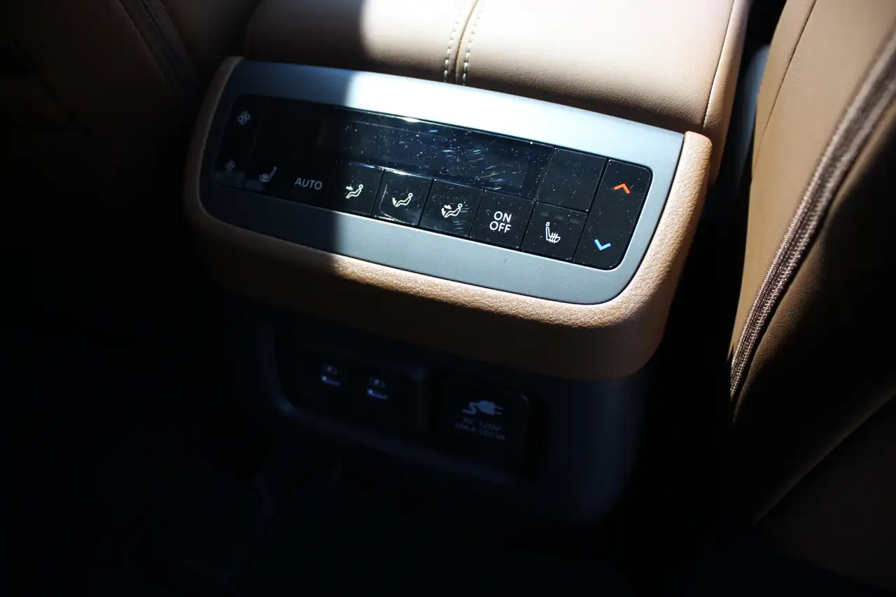 Nissan Pathfinder снимка Nissan Pathfinder