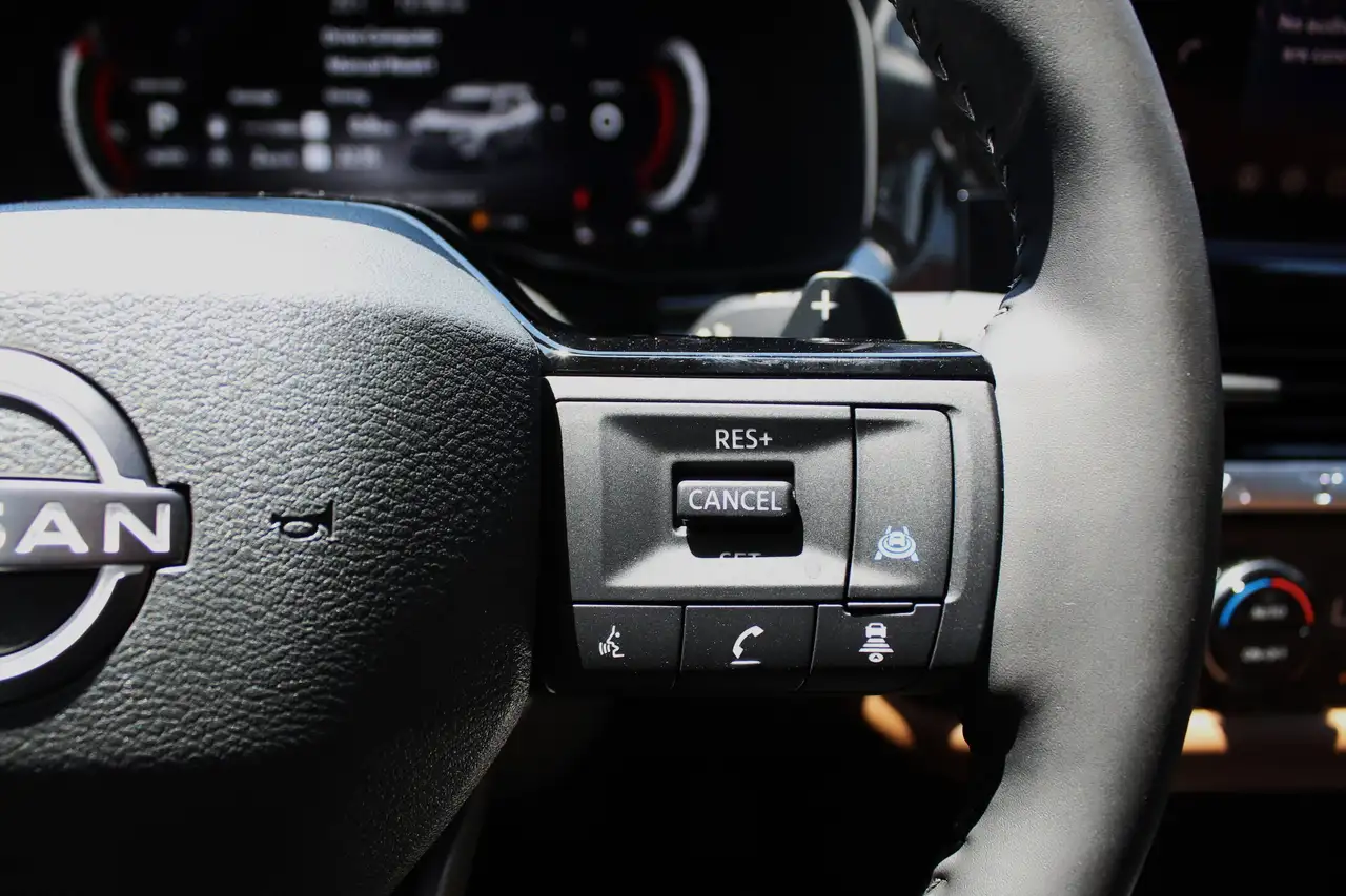 Nissan Pathfinder снимка Nissan Pathfinder