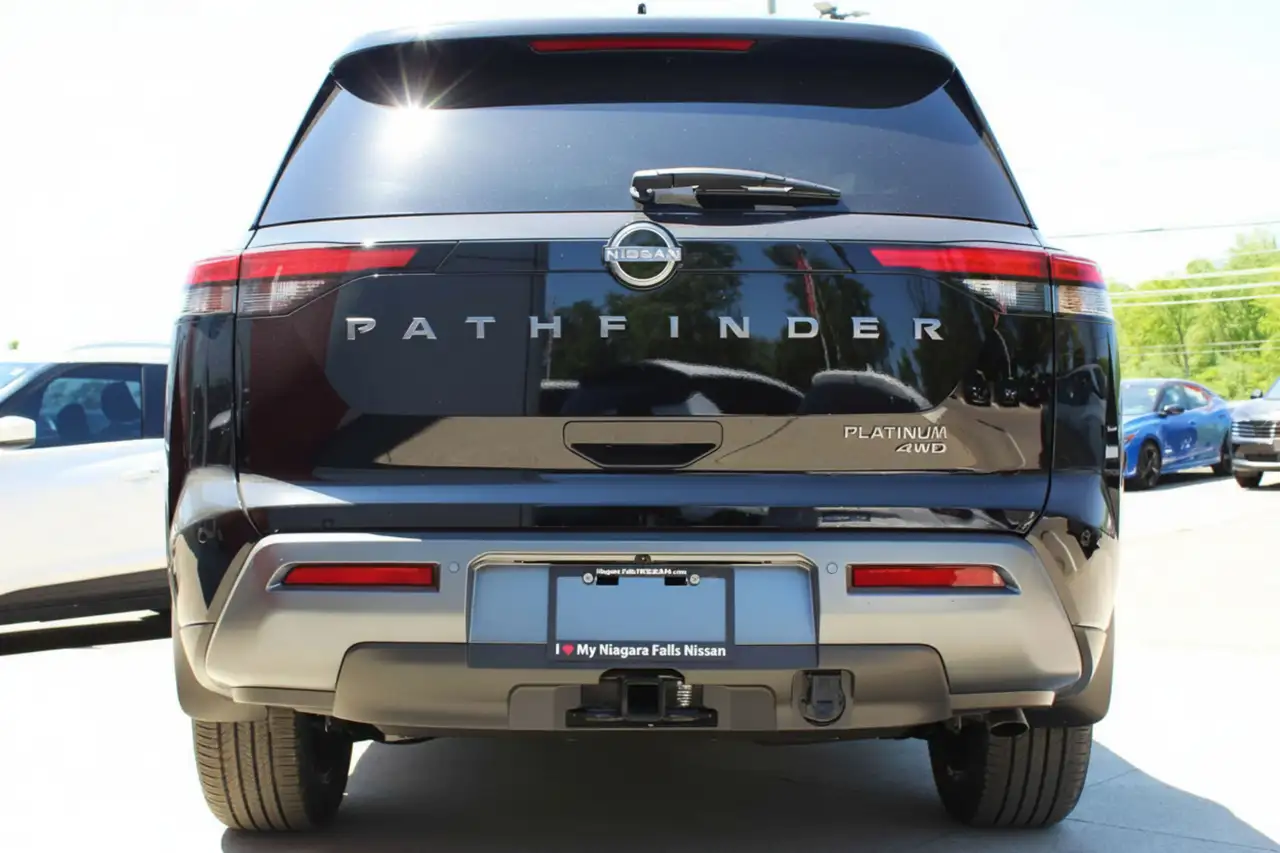Nissan Pathfinder снимка Nissan Pathfinder