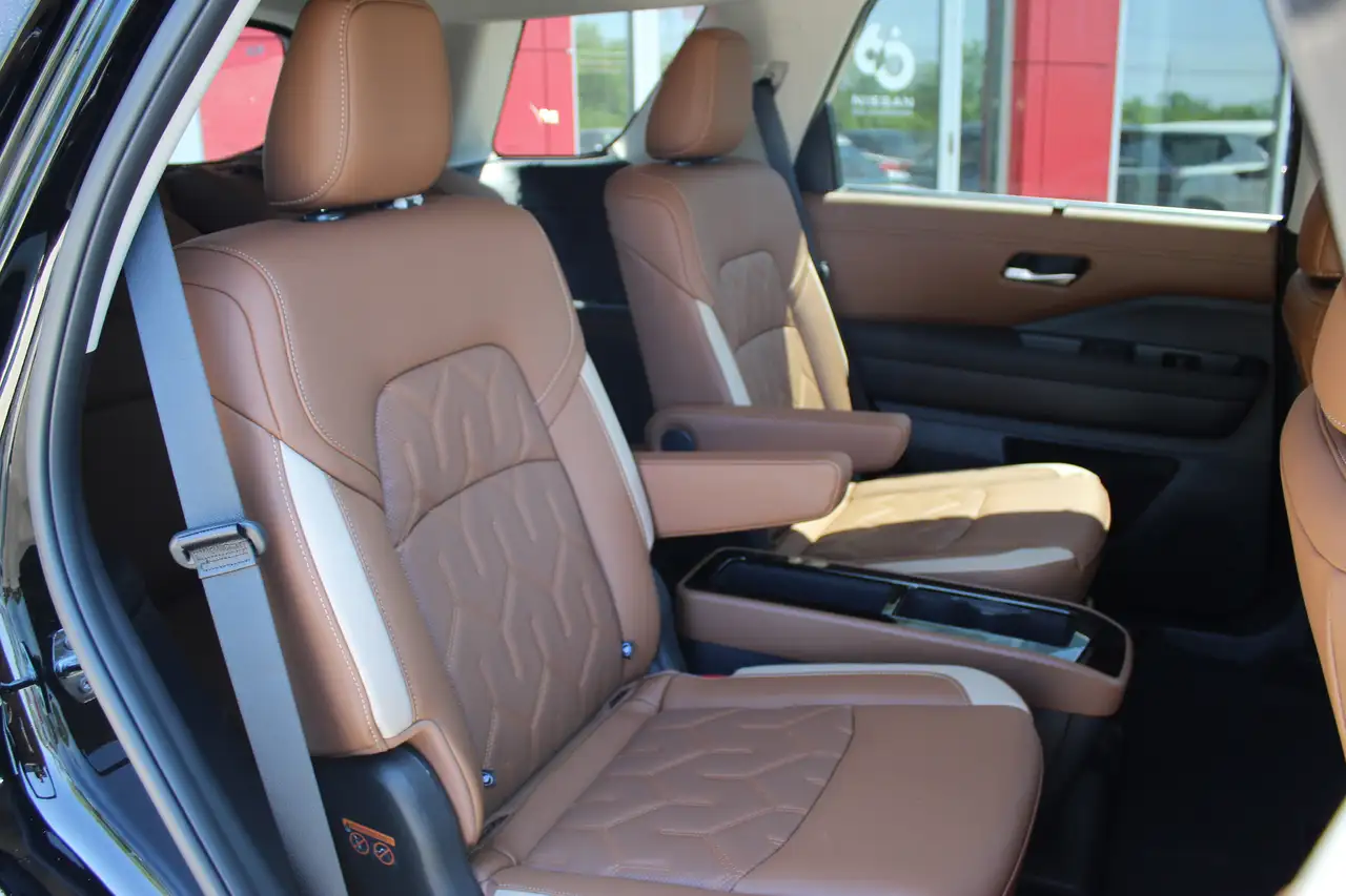 Nissan Pathfinder снимка Nissan Pathfinder
