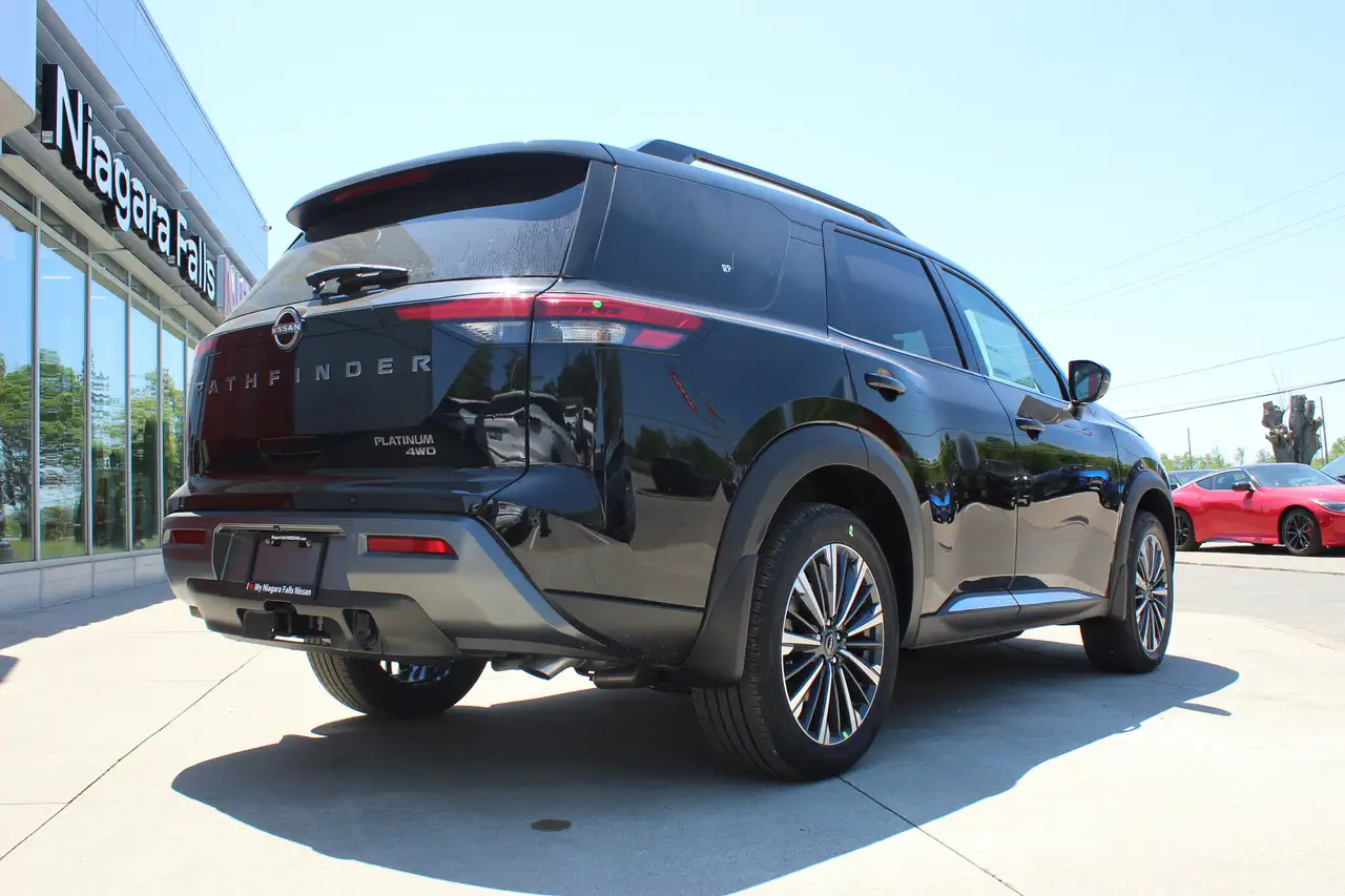 Nissan Pathfinder снимка Nissan Pathfinder