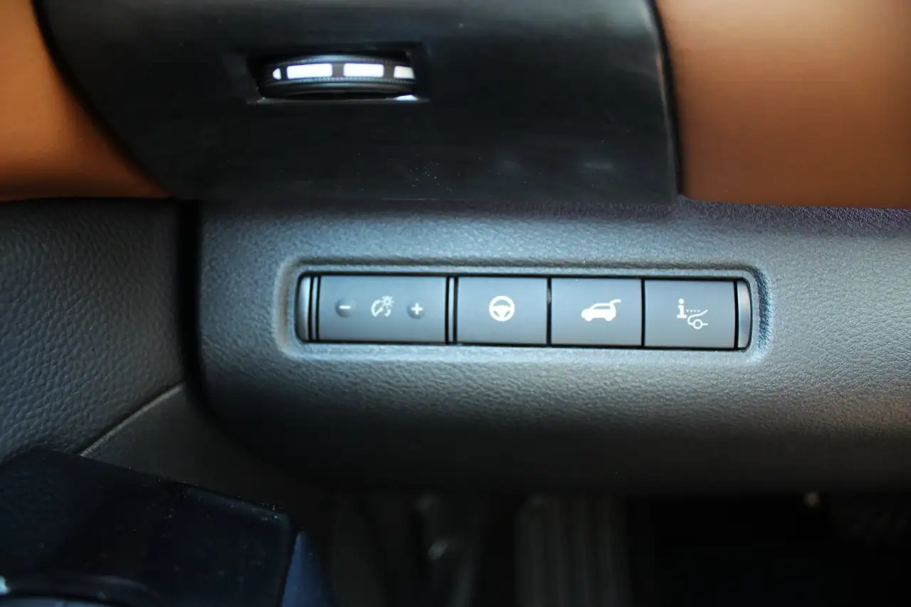 Nissan Pathfinder снимка Nissan Pathfinder