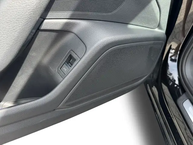 Audi A6 view 11