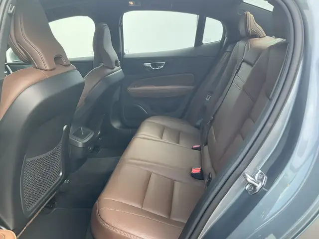 Volvo S60 view 11
