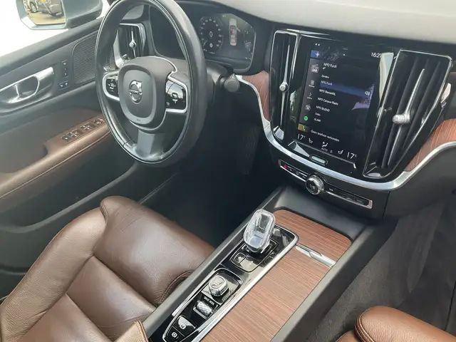 Volvo S60 view 3