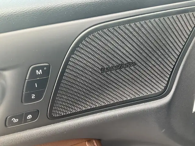 Volvo S60 view 5