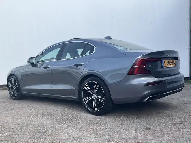 Volvo S60 view 2