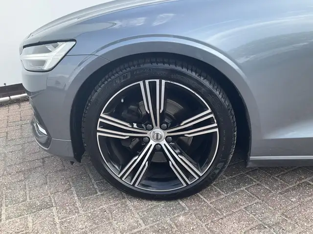 Volvo S60 view 12
