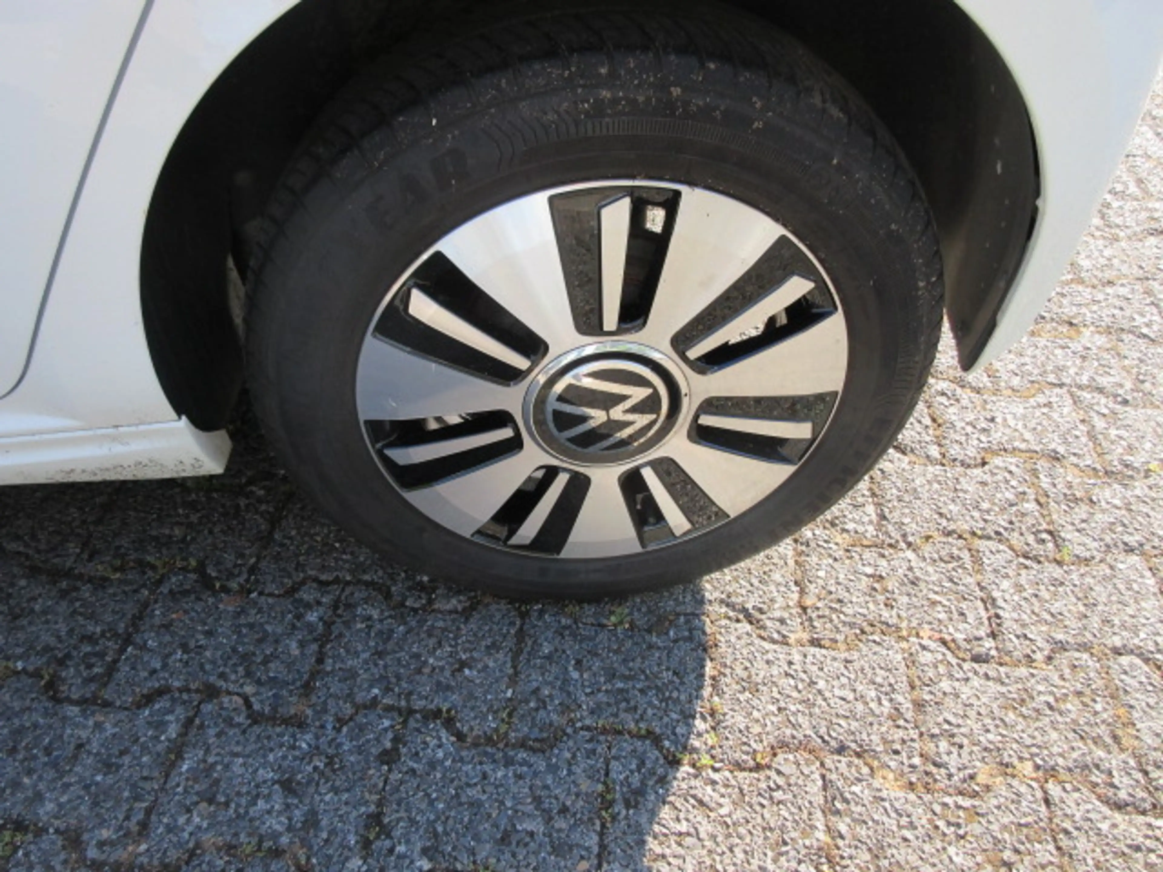 Volkswagen e-up! Style "Plus" Automatik NAVIV. KAMERA GRA ALU APS SITZHEIZUNG CLIMATRONIC — photo 5
