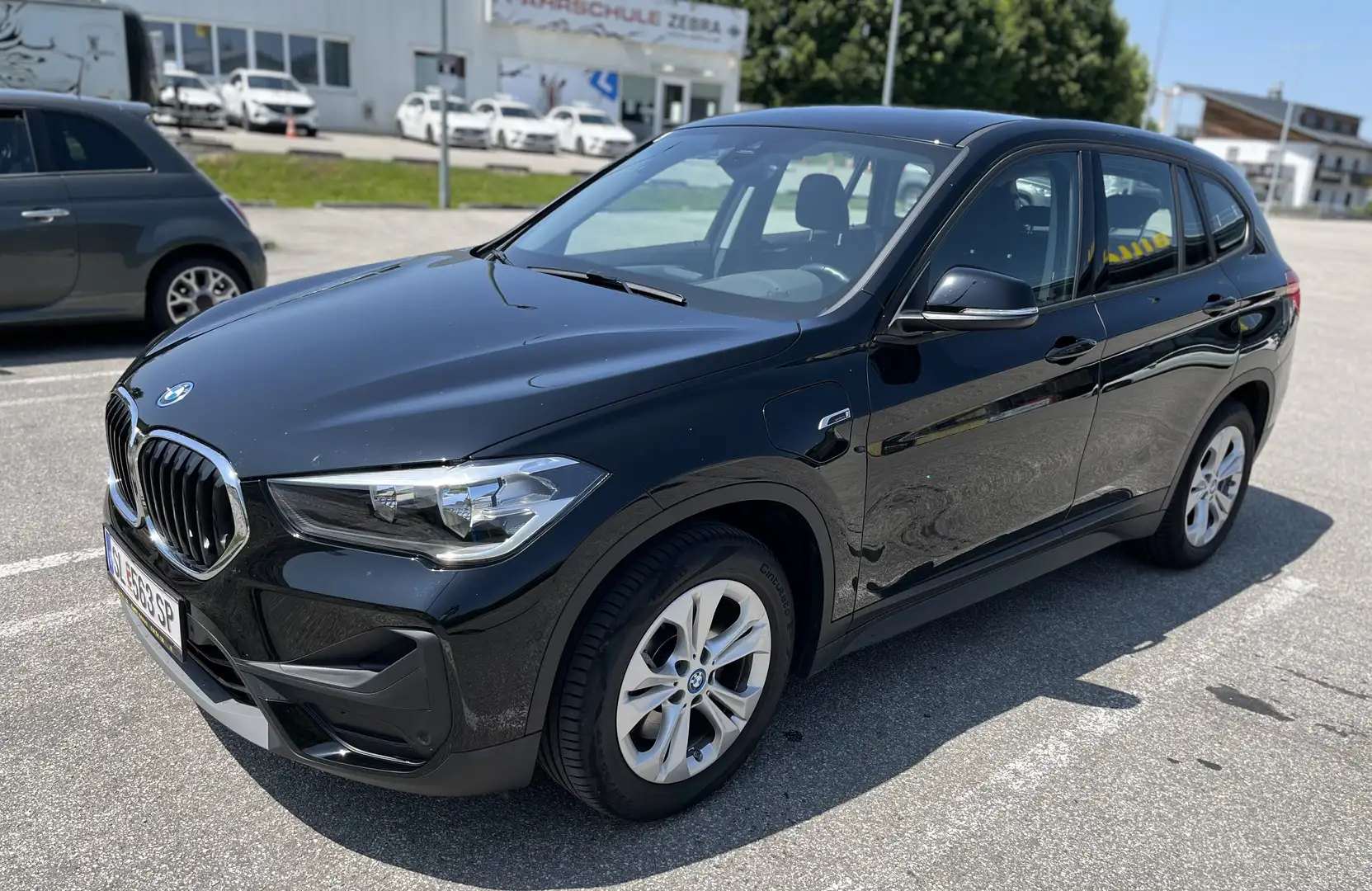 BMW X1 xDrive25e Advantage Schwarz - 1