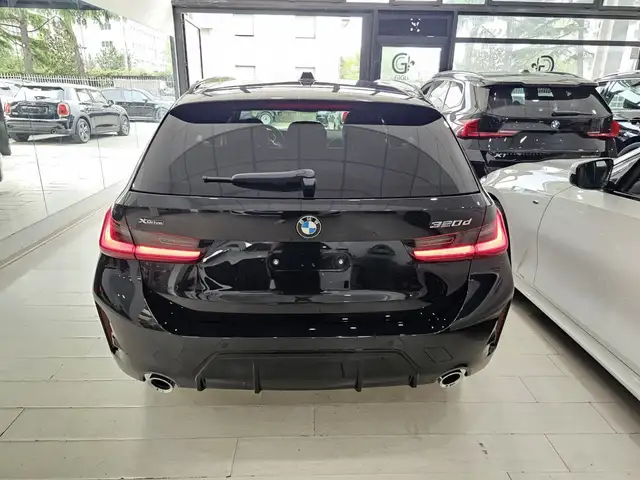 BMW 3 Series view 4