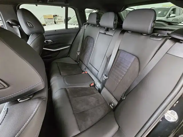 BMW 3 Series view 11