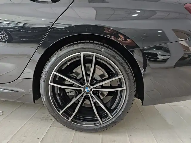 BMW 3 Series view 6