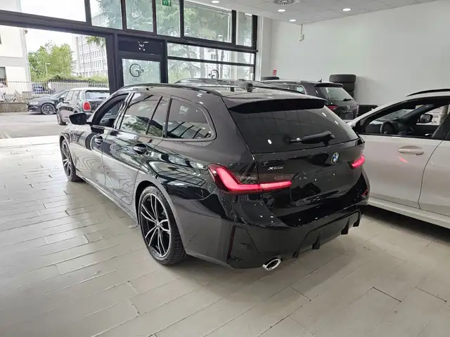 BMW 3 Series view 3