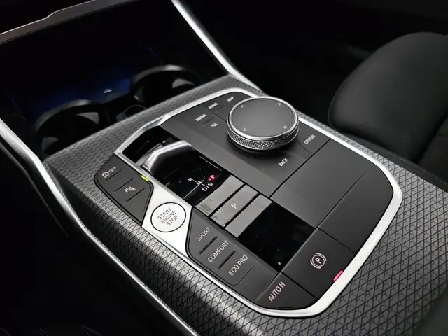BMW 3 Series view 15