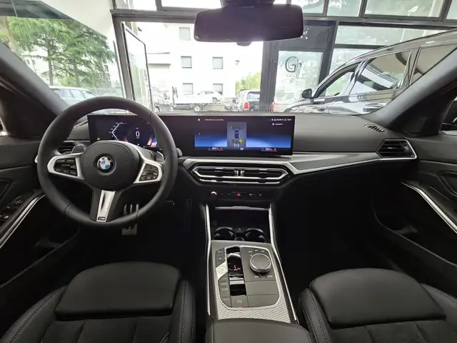 BMW 3 Series view 12