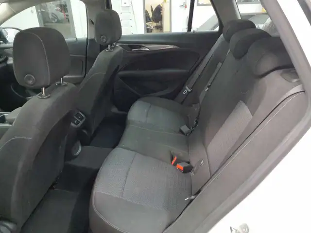 Opel Insignia view 8
