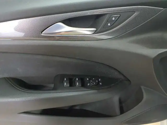 Opel Insignia view 4