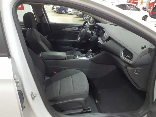 Opel Insignia view 11