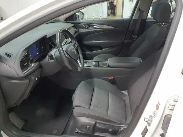 Opel Insignia view 3