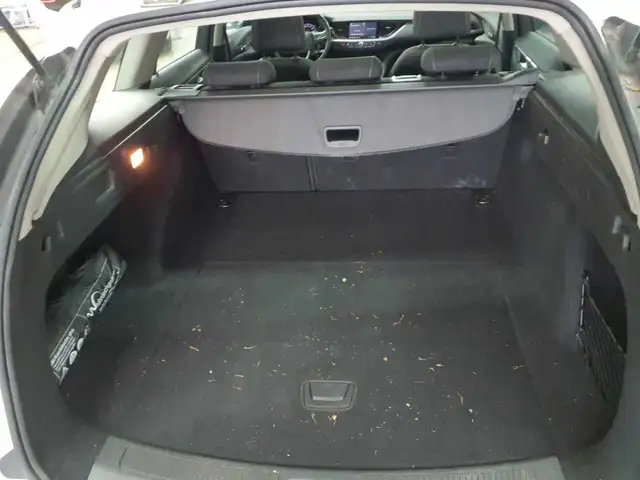Opel Insignia view 9