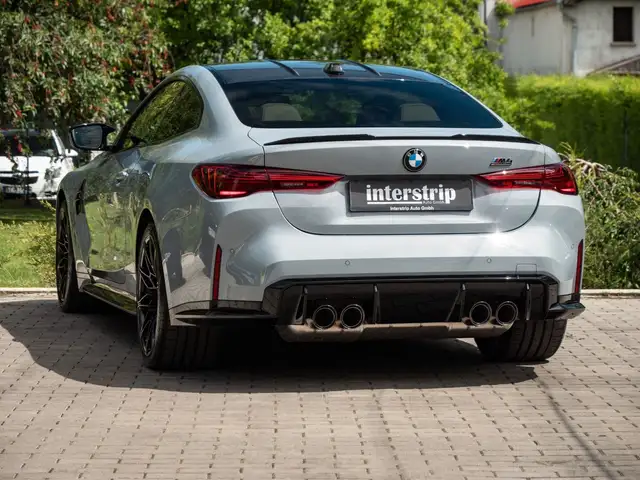 BMW M4 view 4