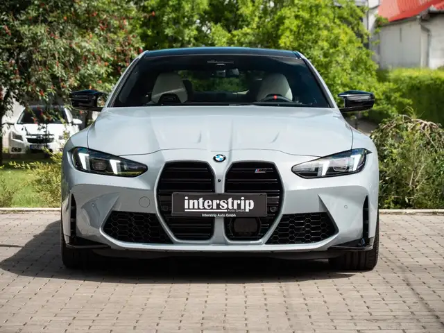 BMW M4 view 2