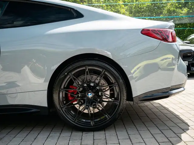 BMW M4 view 12