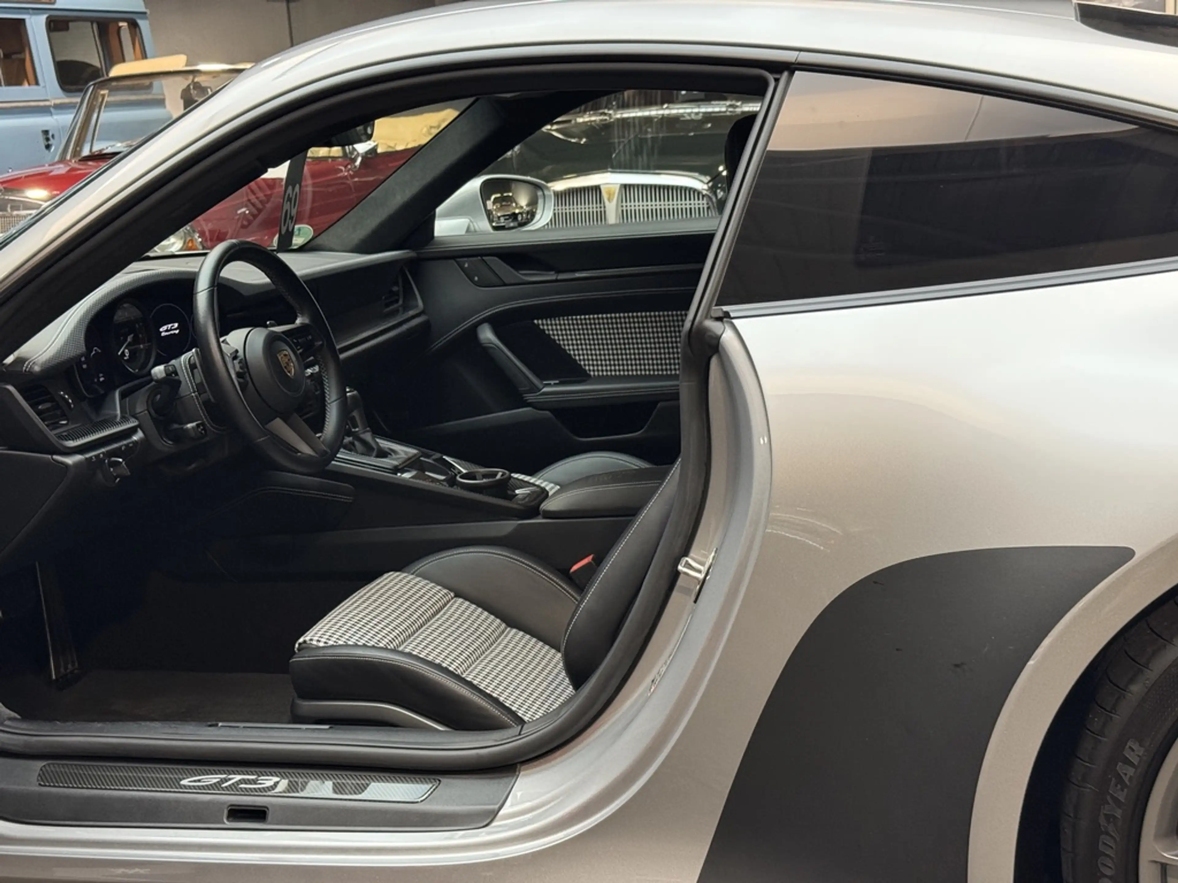 Porsche 992 GT3 Touring JW Zustand, PZ SH gepflegt, apporved — photo 11