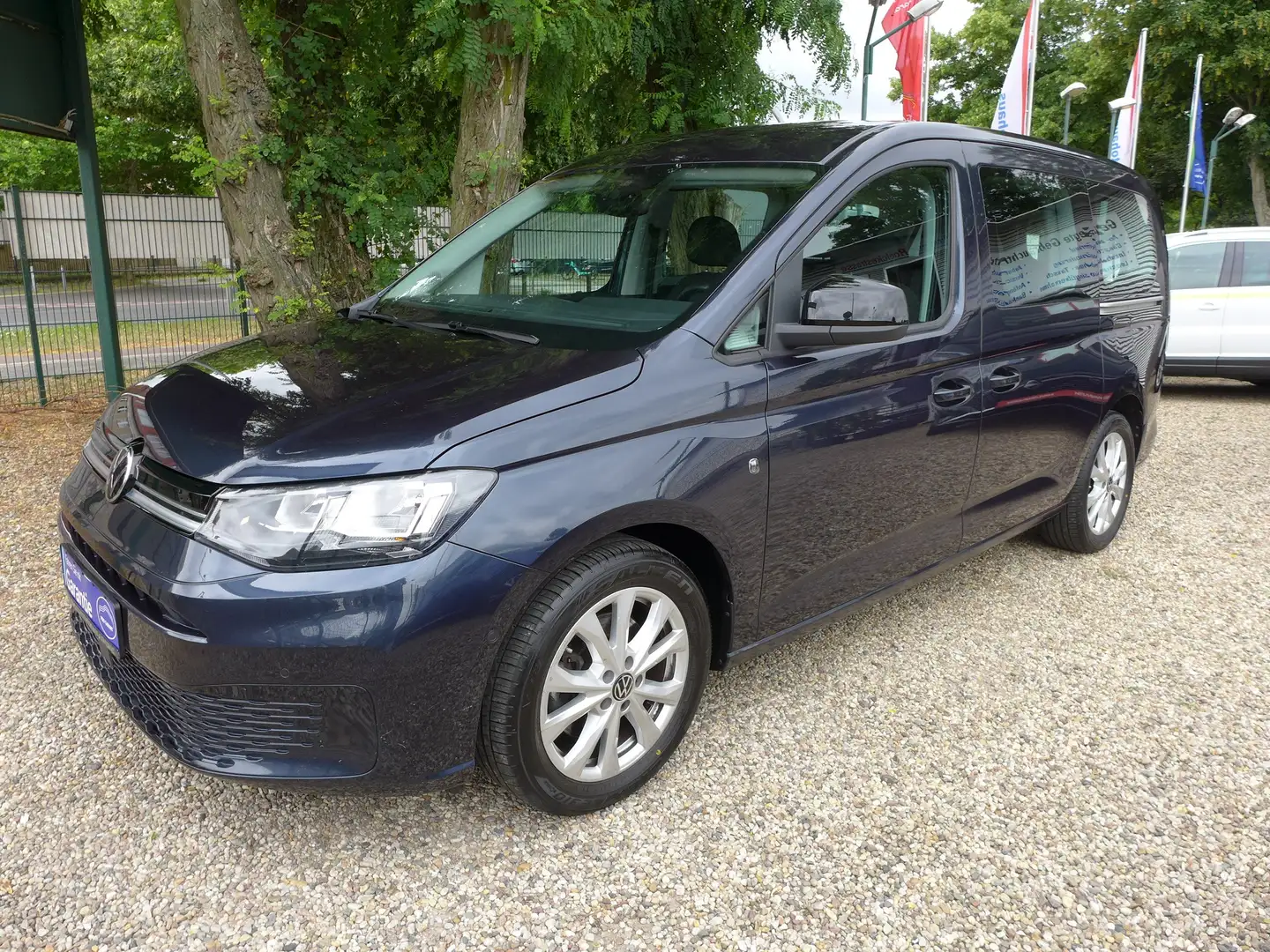Volkswagen Caddy 2.0 TDI BMT (7-Si.) DSG Life Maxi NAVI / AHK Blau - 1
