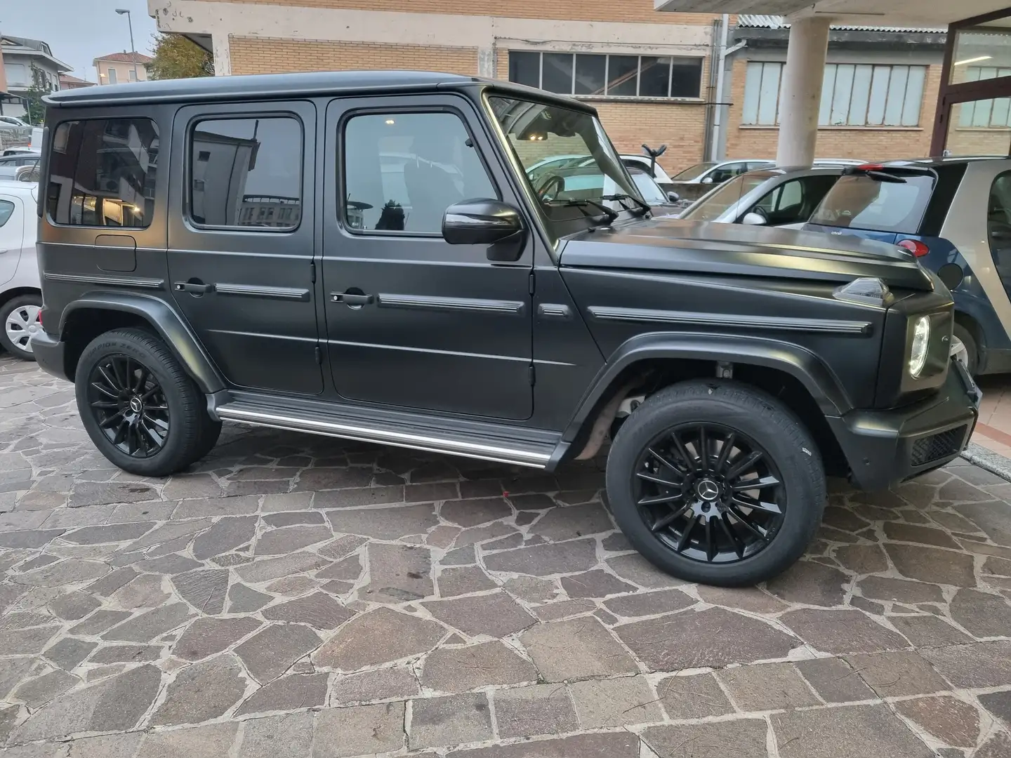 Mercedes-Benz G 400 AMG Line 330cv auto nero Opaco, Burmester, Tetto Nero - 2