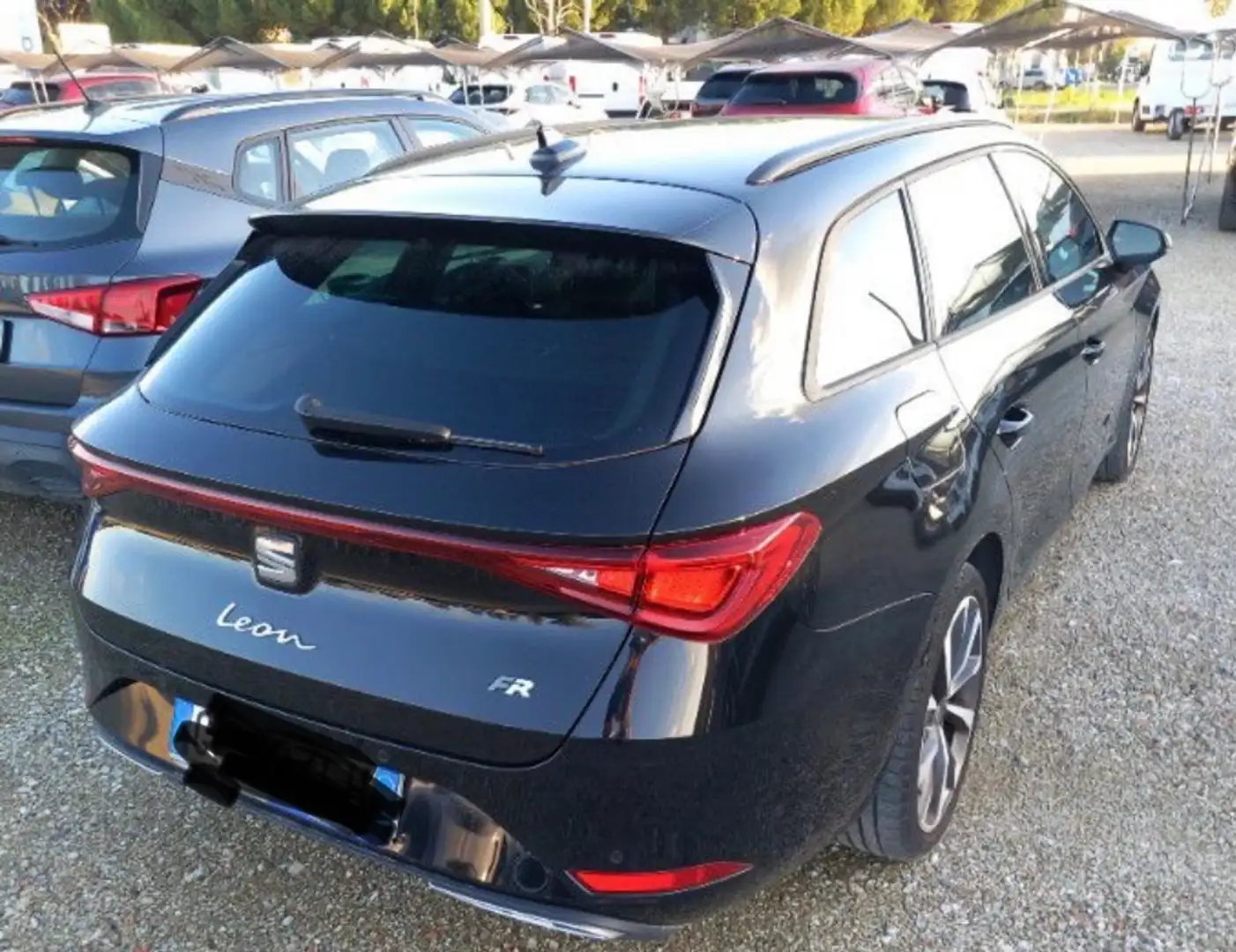 SEAT Leon Leon IV 2020 Sportstourer  1.5 tgi FR 130cv dsg Nero - 2