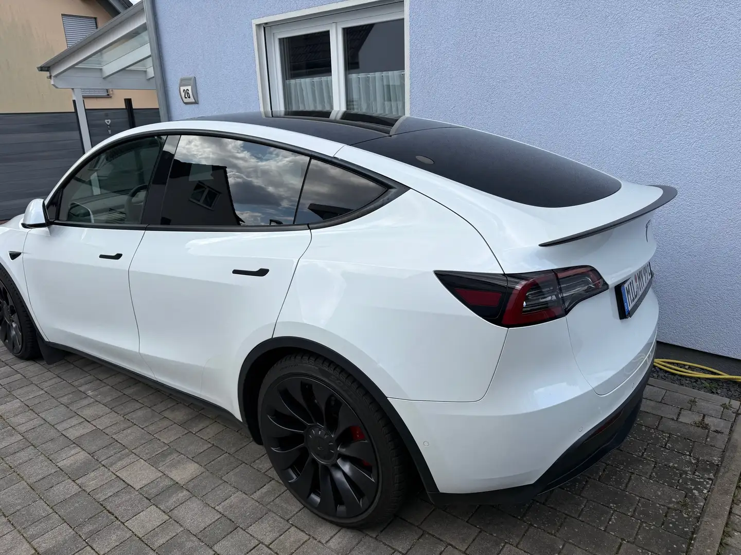 Tesla Model Y Model Y Performance - TÜV Neu Weiß - 2