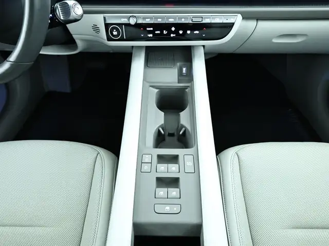 Hyundai Ioniq 6 view 13