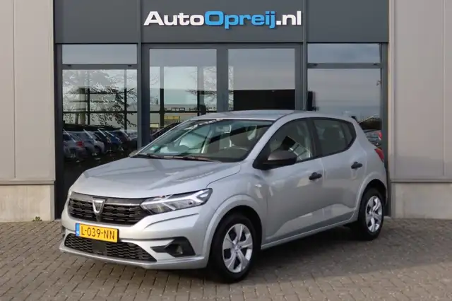 Dacia Sandero 1.0 TCe 91pk Essential Airco, Cruise, Dealer onder