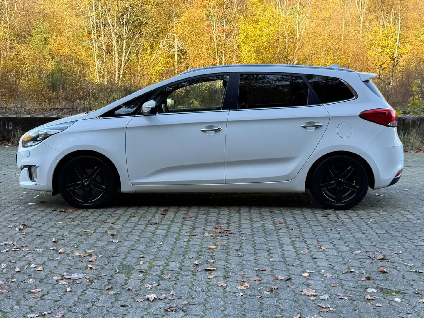 Kia Carens Spirit 7Sitze/PANO/KLIMA/NAVI/AHK Weiß - 2