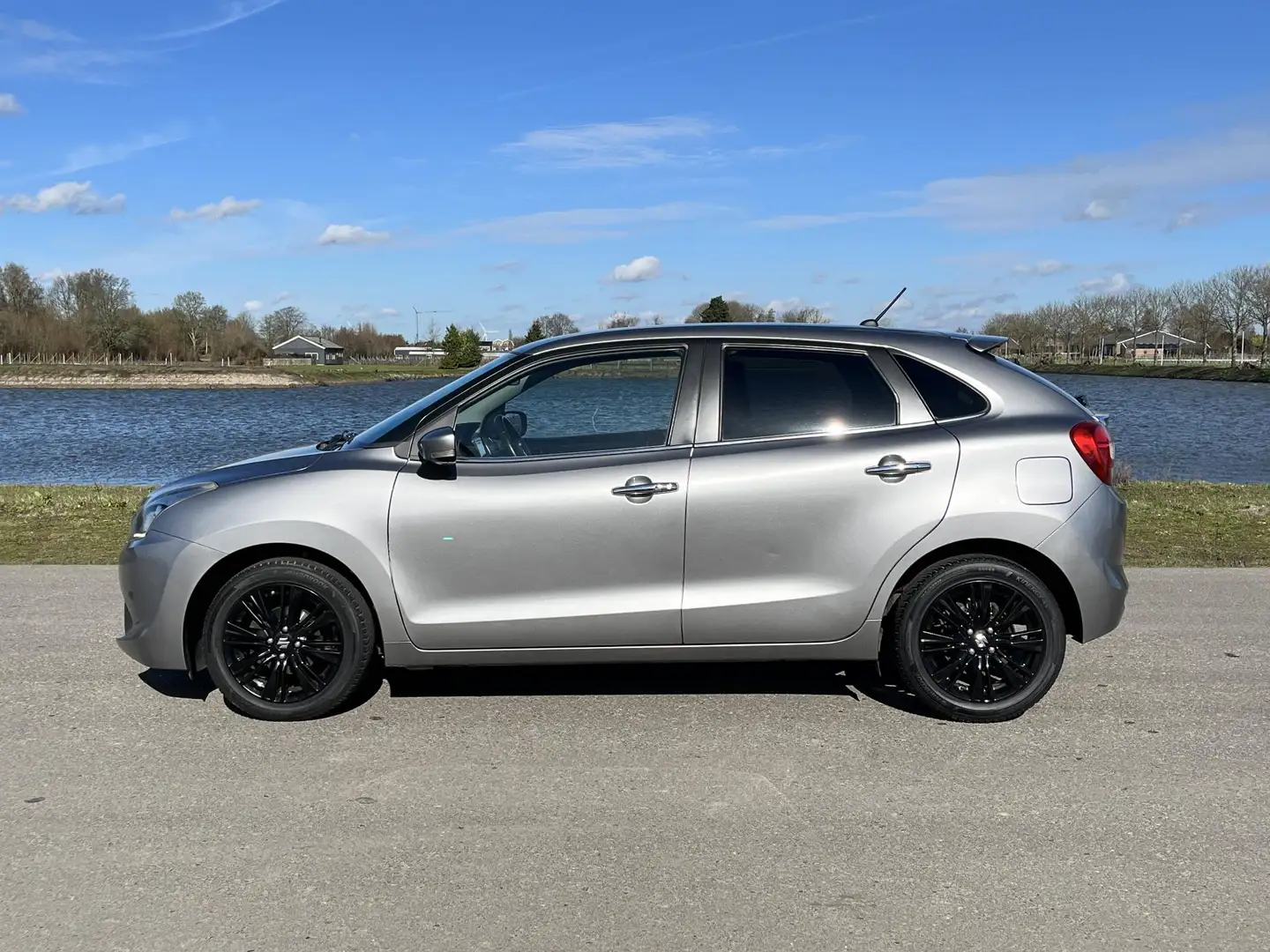 Suzuki Baleno 1.0 Boosterjet High Executive Gris - 2