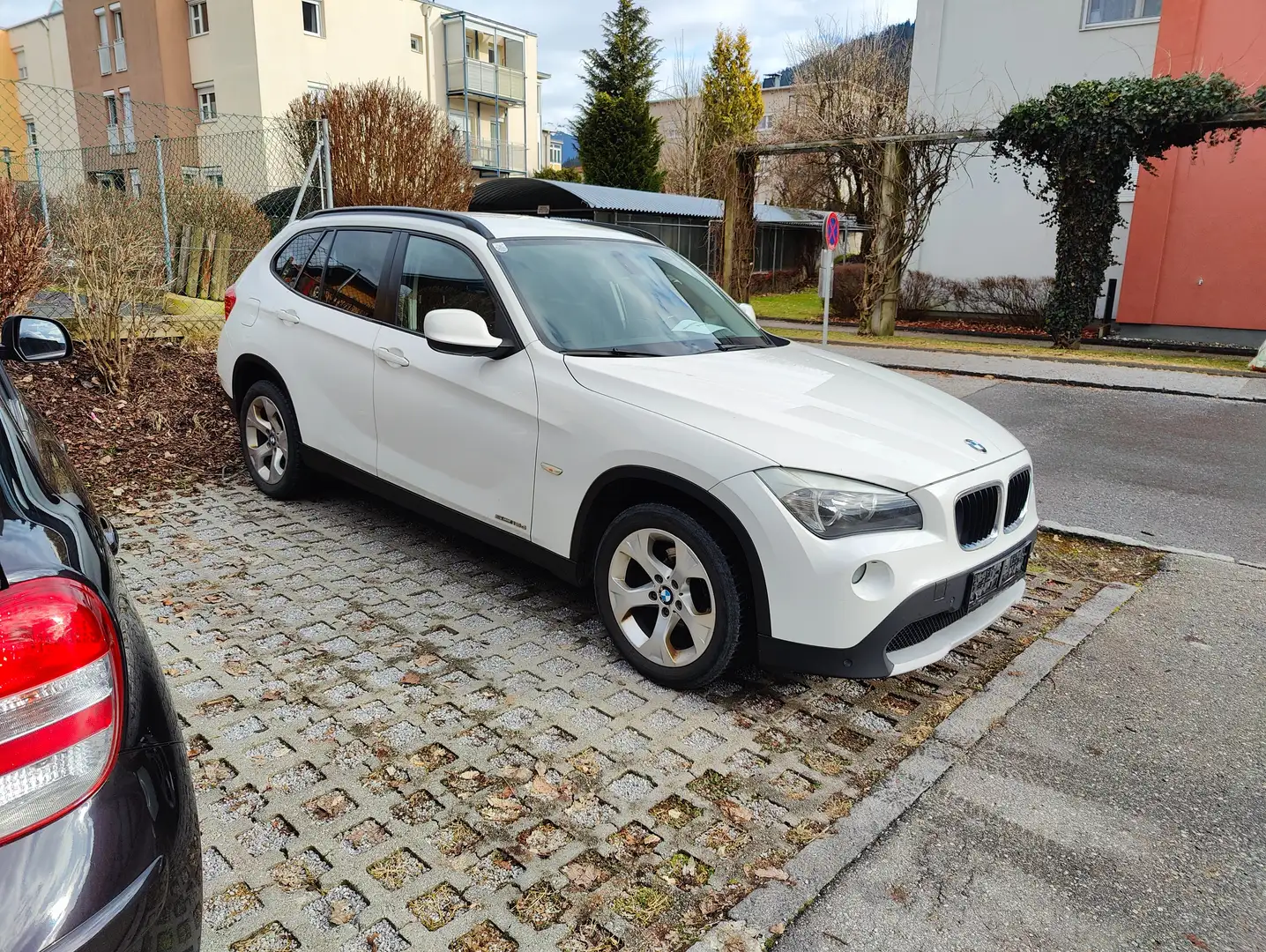 BMW X1 sDrive18d Österreich Paket Österreich-Paket Weiß - 2