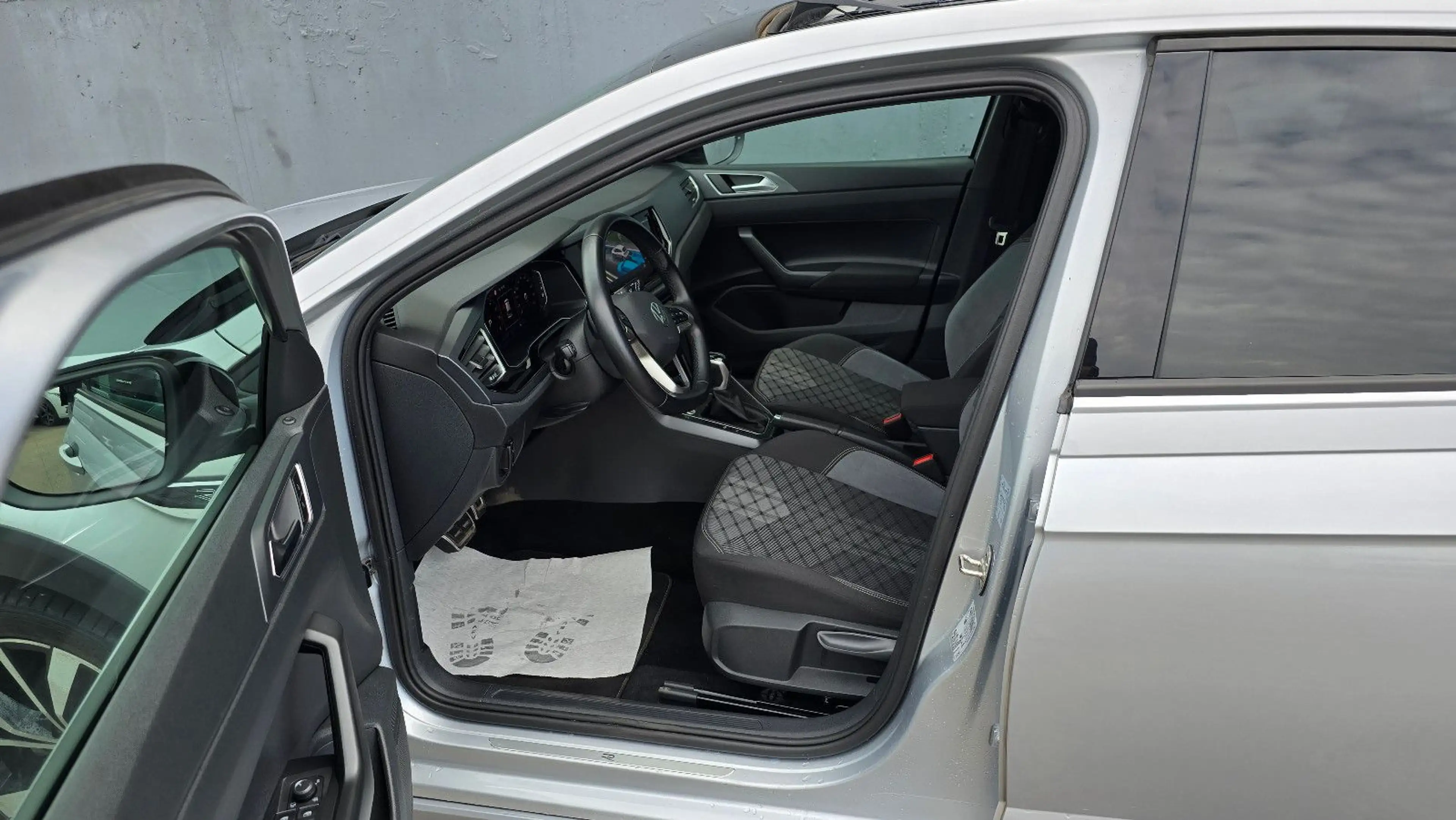 Volkswagen Taigo 1.0 TSI DSG 3 x R-Line Pano/Kamera/K-less — photo 6
