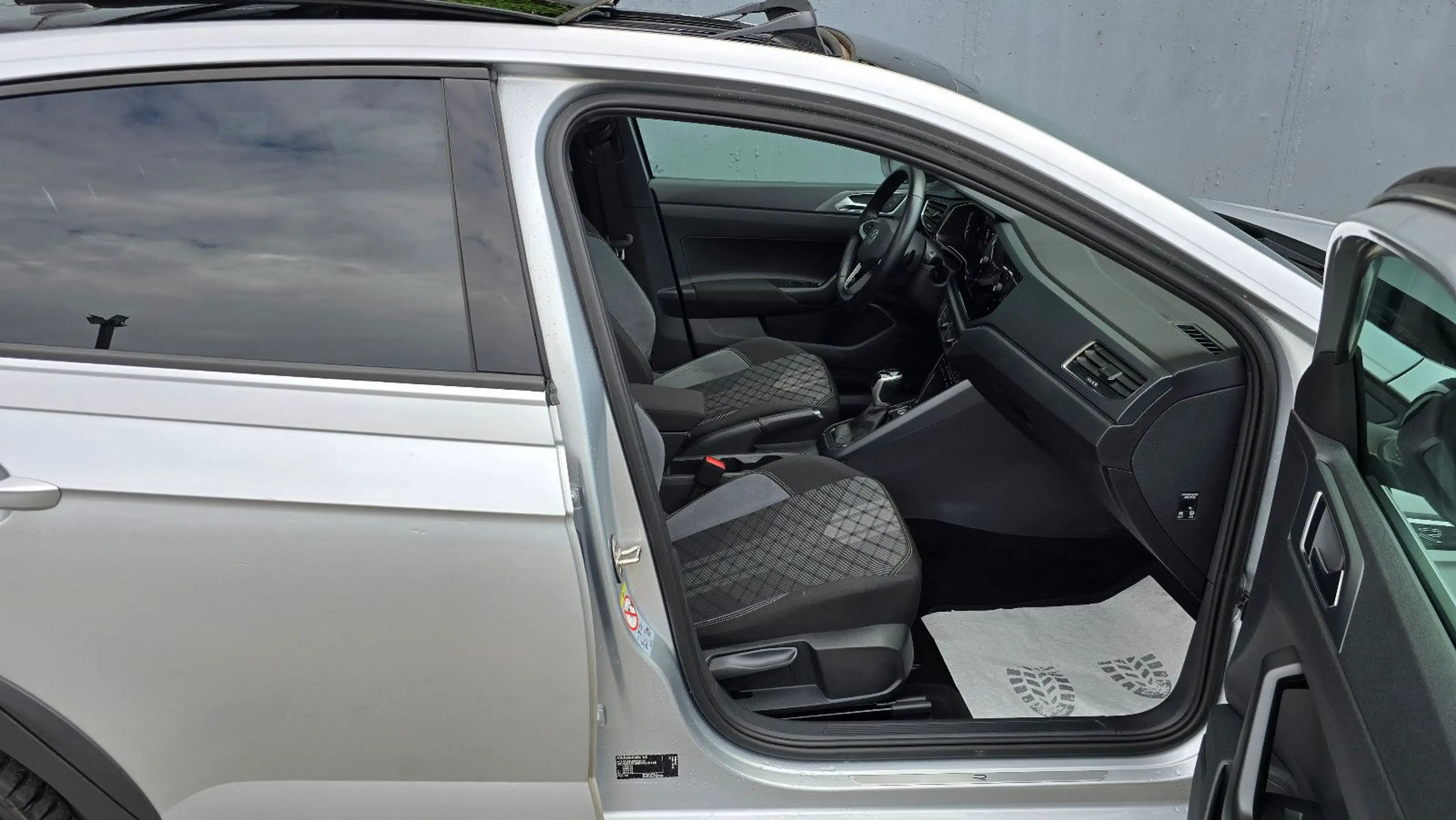 Volkswagen Taigo 1.0 TSI DSG 3 x R-Line Pano/Kamera/K-less — photo 7