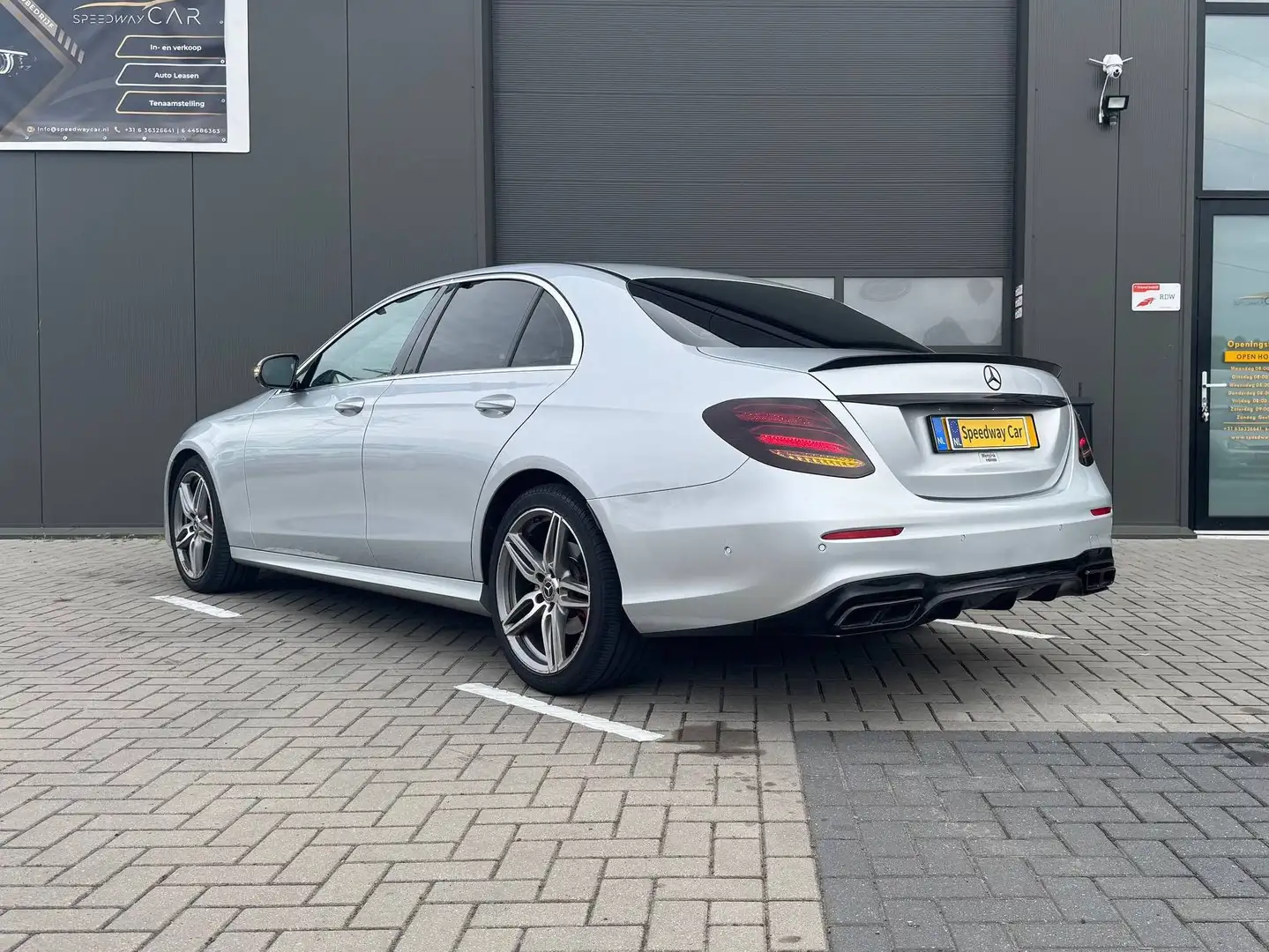 Mercedes-Benz E 200 d AMG LOOK | 9G-TRONIC | ACC | AUTOPILOT Gris - 2
