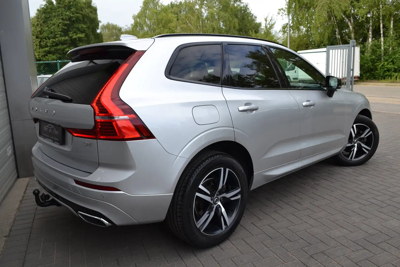 Volvo XC60 XC60 D4 "R-Design" * Diesel * Adaptieve Cruise Zilver - 2