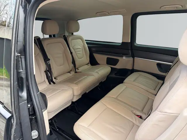 Mercedes-Benz V-Class view 11