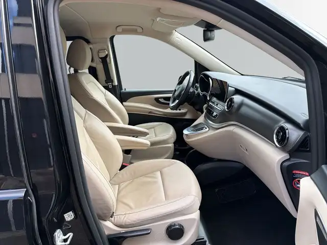 Mercedes-Benz V-Class view 10