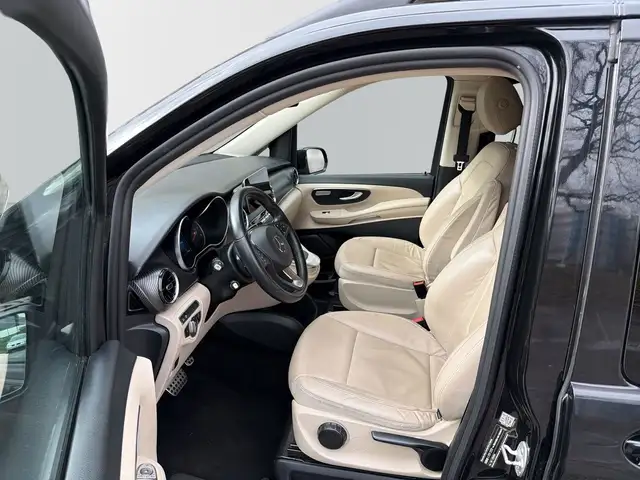 Mercedes-Benz V-Class view 8