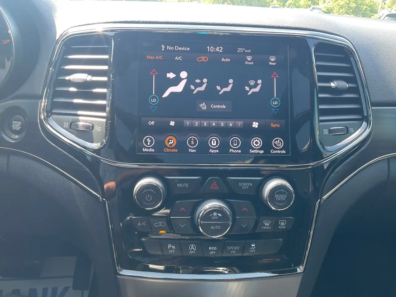 Jeep Grand Cherokee снимка Jeep Grand Cherokee