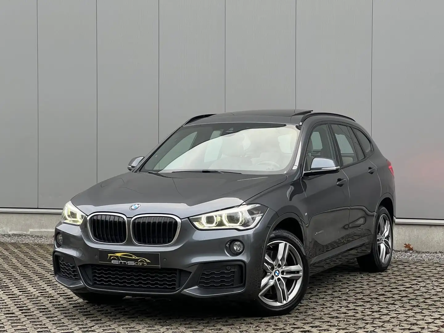 BMW X1 xDrive20i Automaat- M Sport- Navi- Pano- Garantie! Gris - 1