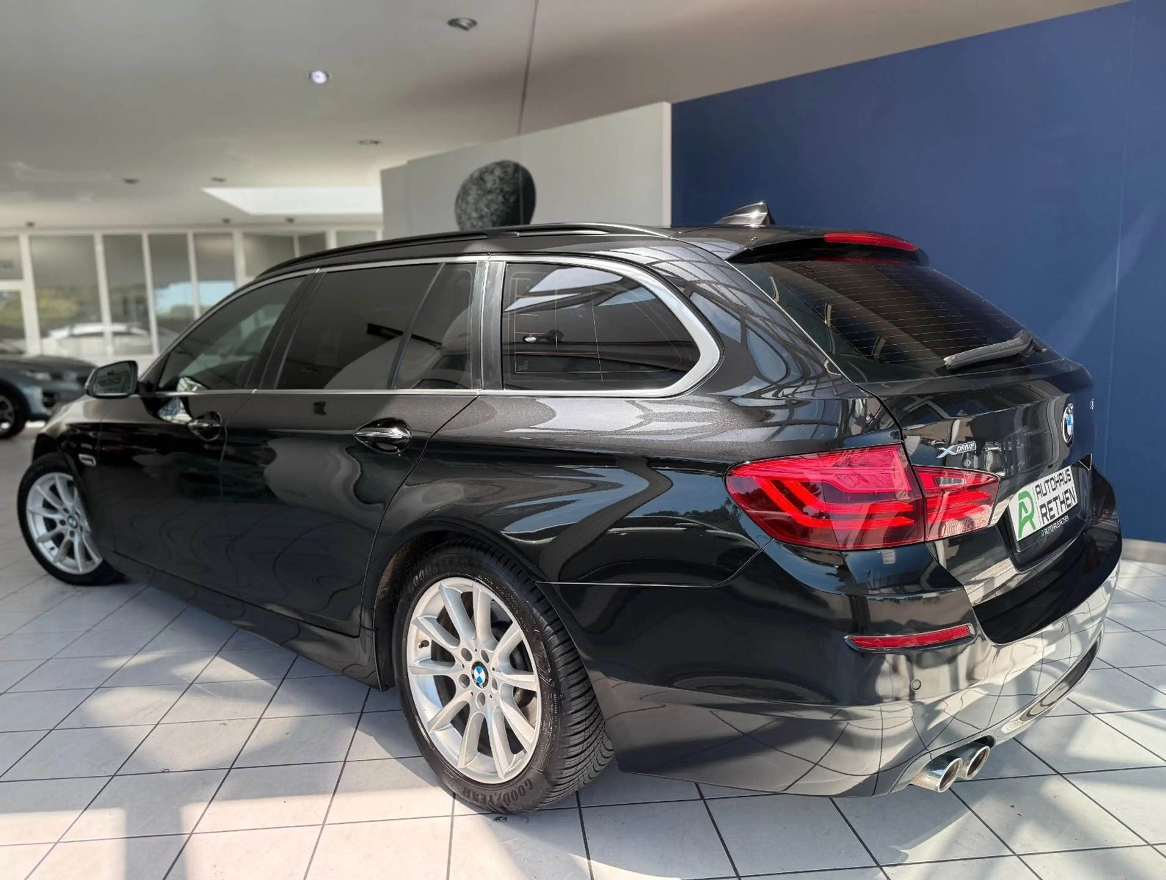 BMW 525 d xDrive Touring *AHK*SPURASS.*PDC*BI-XENON* — photo 6